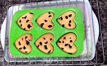 Make Cake with cranberry hearts step 11