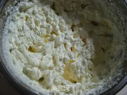 Make Gradual cream bouquet cake step 17
