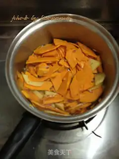 Make Pumpkin soup with salty cream step 3