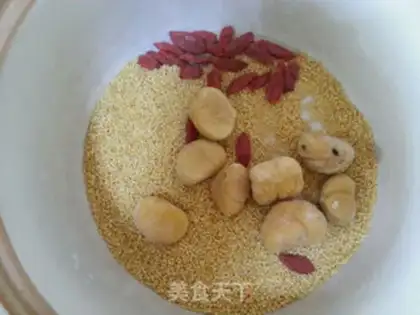 Make Chestnut rice porridge step 1