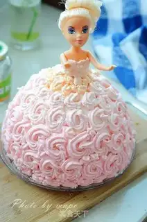 Make Barbie doll cake step 8