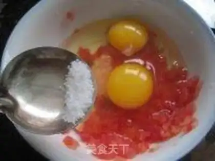 Make Tomato thick egg fever step 1