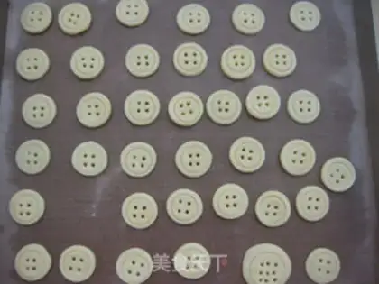 Make Button cookies step 11