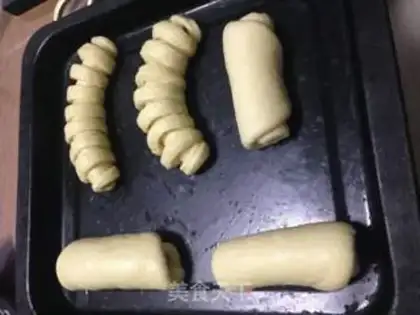 Make Soup and caterpillar bread step 9