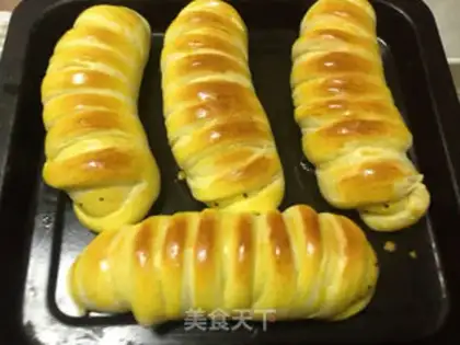 Make Soup and caterpillar bread step 11