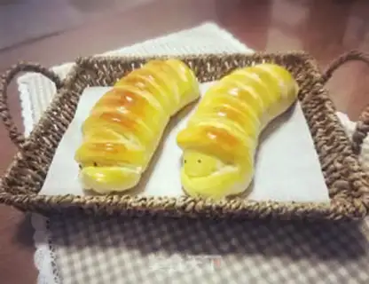 Make Soup and caterpillar bread step 12