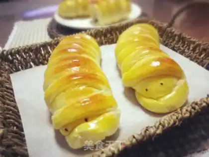 Make Soup and caterpillar bread step 13