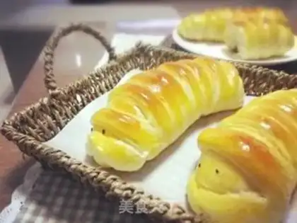 Make Soup and caterpillar bread step 14