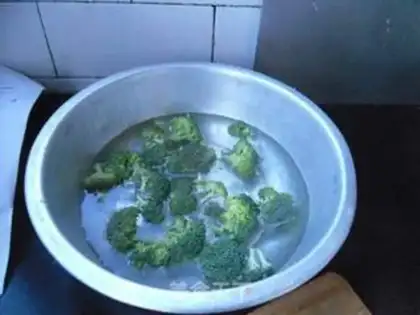Make Fried broccoli step 0