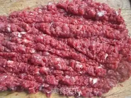 Make A fragrance of beef step 1