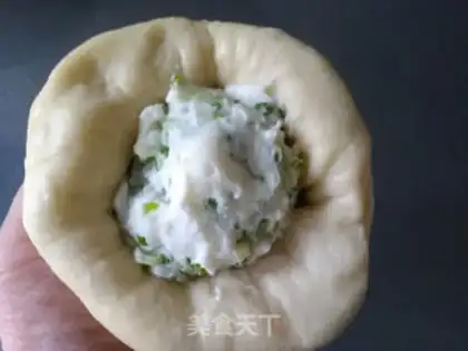 Make Crackers with onion step 4