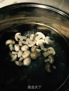 Make Pelican mouth mushrooms step 1