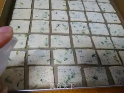 Make Crackers with onion step 11