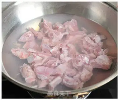 Make Wine and spicy red lamb chops step 1