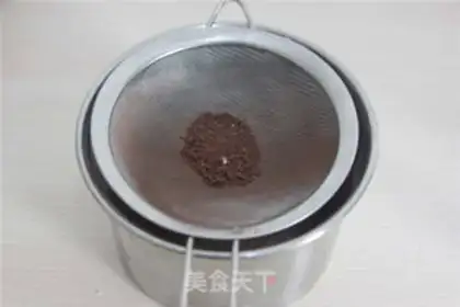 Make Christmas root cake step 2