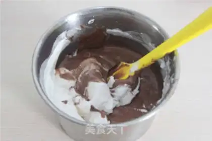 Make Christmas root cake step 5
