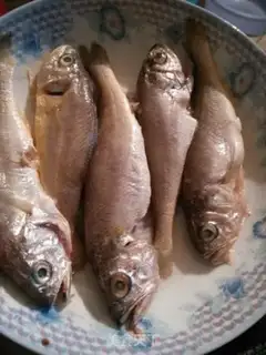 Make Dried yellow fish step 1