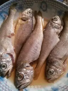 Make Dried yellow fish step 2
