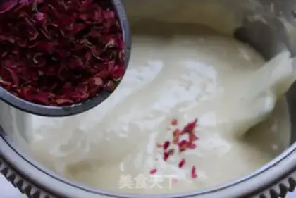 Make Butter rose cake step 5