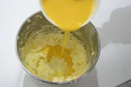 Make Three-colour marble oil cake step 3