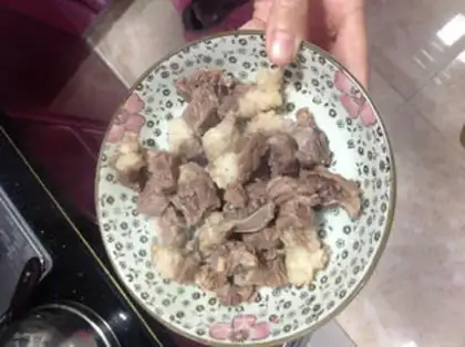 Make curry beef cover step 2
