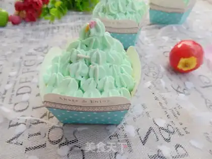 Make Christmas tree cake step 13