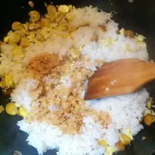 Make Chestnut fried rice step 5