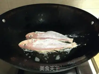 Make Fried goldfish step 1