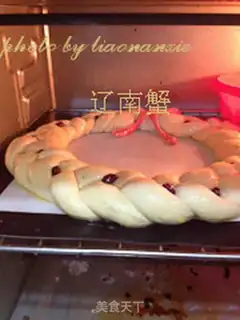 Make Christmas bread ring step 16