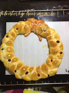 Make Christmas bread ring step 17