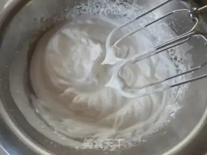 Make Red-tree cupcakes step 6