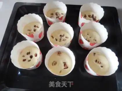 Make Red-tree cupcakes step 10