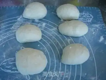 Make caterpillar pine almond bread step 4