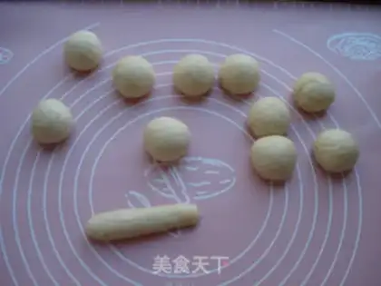 Make Christmas bread step 4