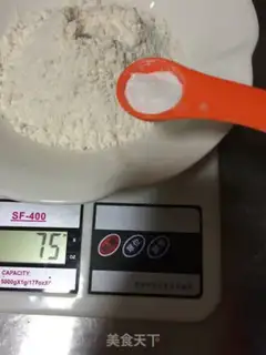 Make Feeding oatmeal walnuts step 1