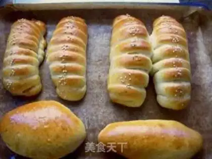 Make caterpillar pine almond bread step 12
