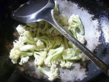 Make Sour eggs and broccoli step 4