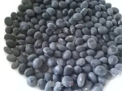 Make Homemade black bean sprouts step 0