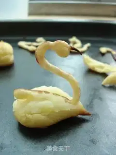 Make Potato mashed swan puff step 16