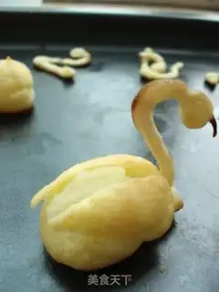 Make Potato mashed swan puff step 17