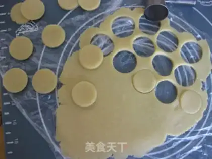 Make Button cookies step 8