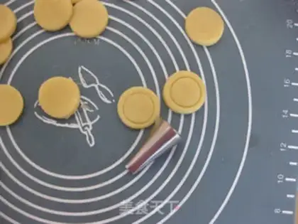 Make Button cookies step 9