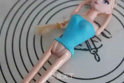 Make Princess Frozen Cake step 2