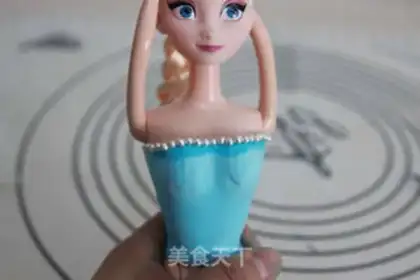 Make Princess Frozen Cake step 3