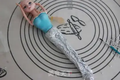 Make Princess Frozen Cake step 4