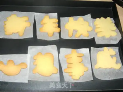Make Happy New Year frosting cookies step 11