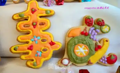 Make Happy New Year frosting cookies step 19