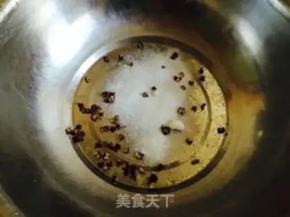 Make Scrambled pepper claws step 1