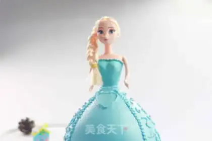 Make Princess Frozen Cake step 34