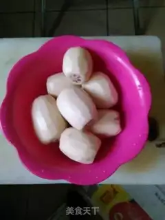 Make Peanut Lotus bone soup step 1